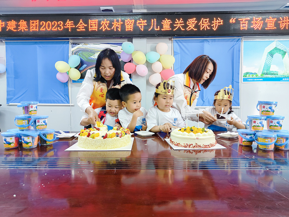 切蛋糕0.jpg 切蛋糕0.jpg