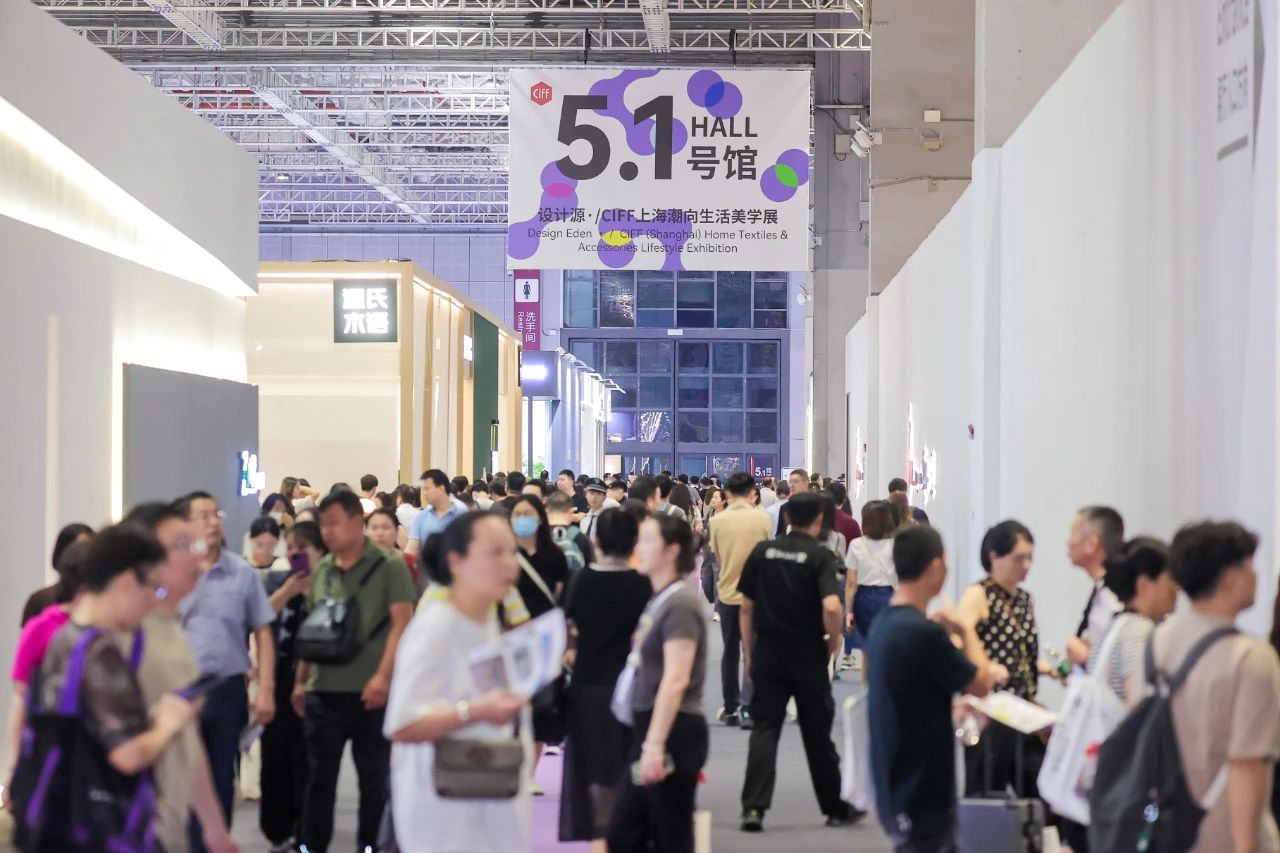 2025上海家博会（CIFF软体沙发展）组委会：杜经理 15989891849（微信同号）